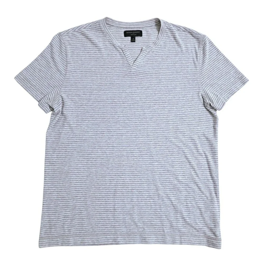 Banana Republic Linen Blend Striped Short Sleeve Short V Neck Men Size Medium